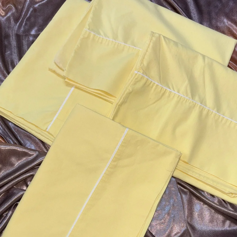 Set of 4 Soft Yellow Pillowcases with White Piped Detail. Royal‎ by Cannon A5